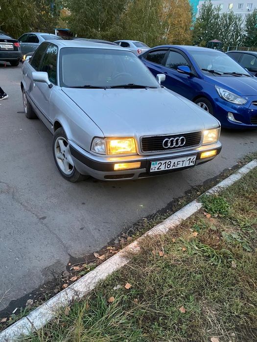 Ауди б4 1993года  2литр