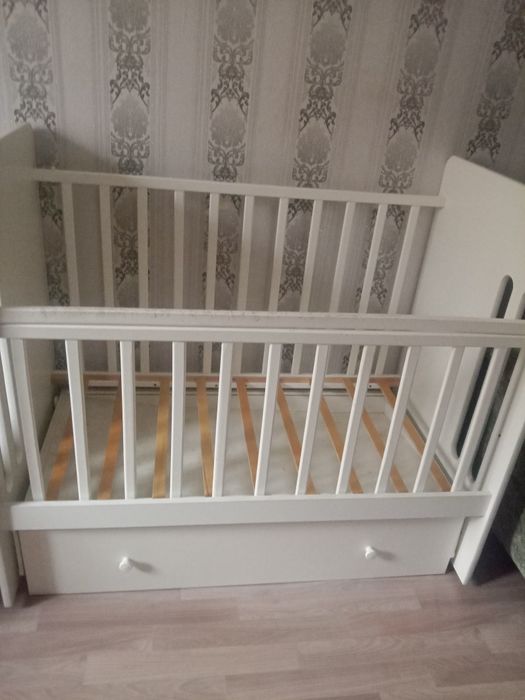 Продам кроватку детскую,манеж,сего,сервиз, автокресло.