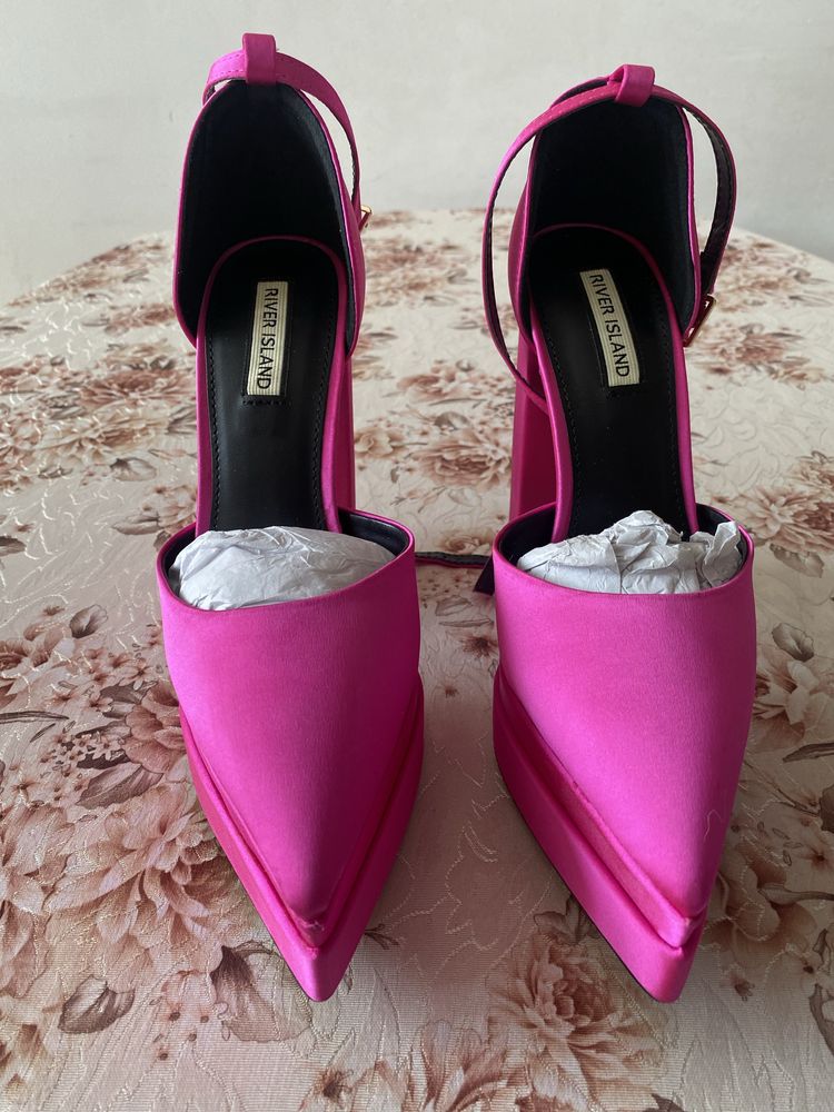 Дамски обувки River Island с висок ток и платформи