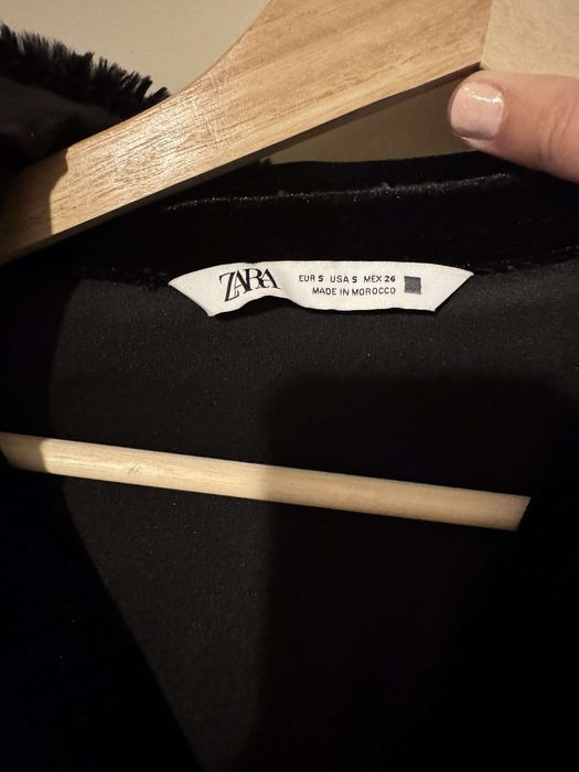 Черна рокля от кадифе