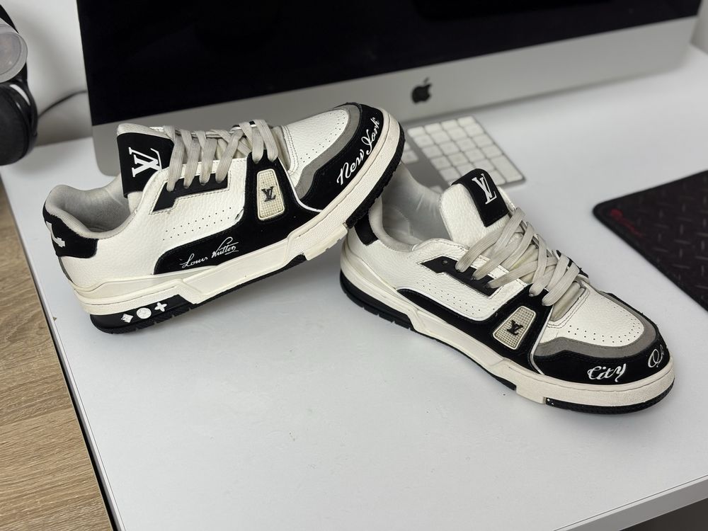 Louis Vuitton trainer black and white mar.41