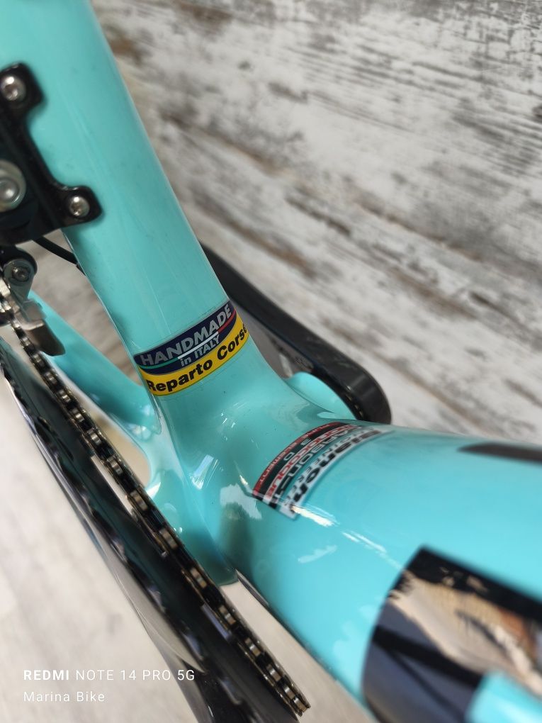 НОВ карбонов шосеен велосипед  без капли Bianchi Specialissima EPS