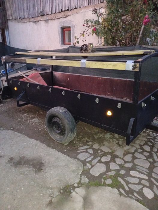 Vând remorca 1300kg