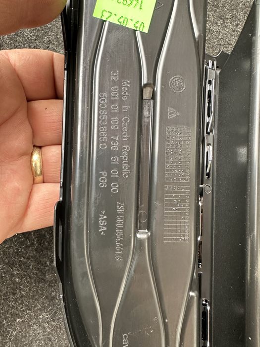Grilă stânga bara față vw golf 7.cod:5g0853665.q.