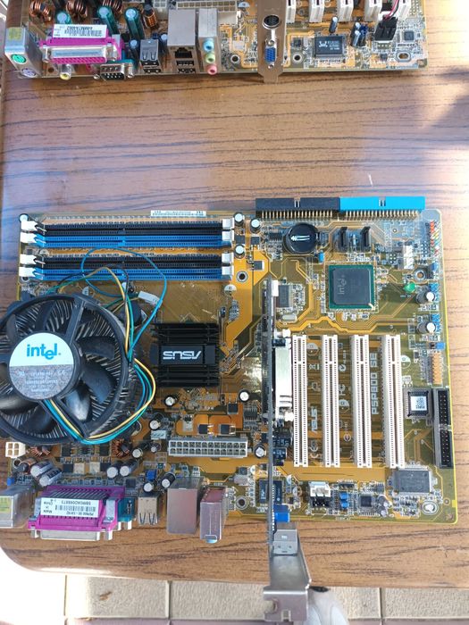 Vând plăci de baza