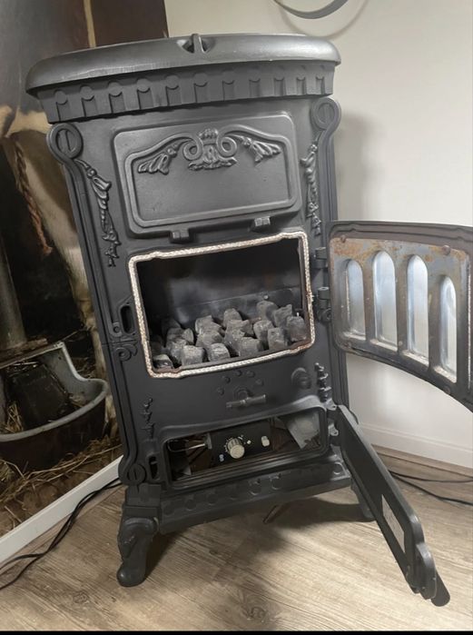 Vând șemineu din fontă