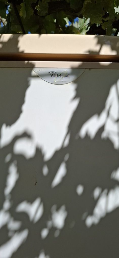 Продавам хладилник Whirlpool ART668/G