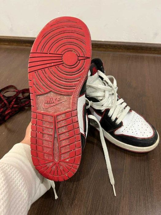 Jordan 1 Retro High Bloodline