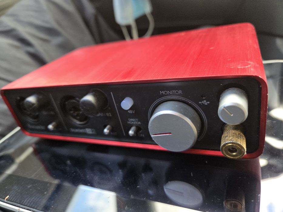 Външна звукова карта focusrite 2i2