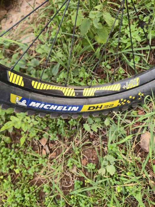 Продавам YT Tues AL 2019