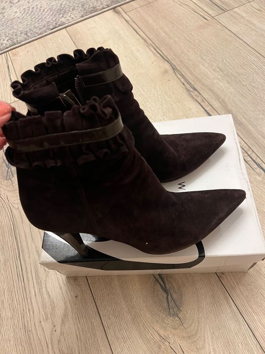 Боти от естествен велур в цвят шоколад Nine west