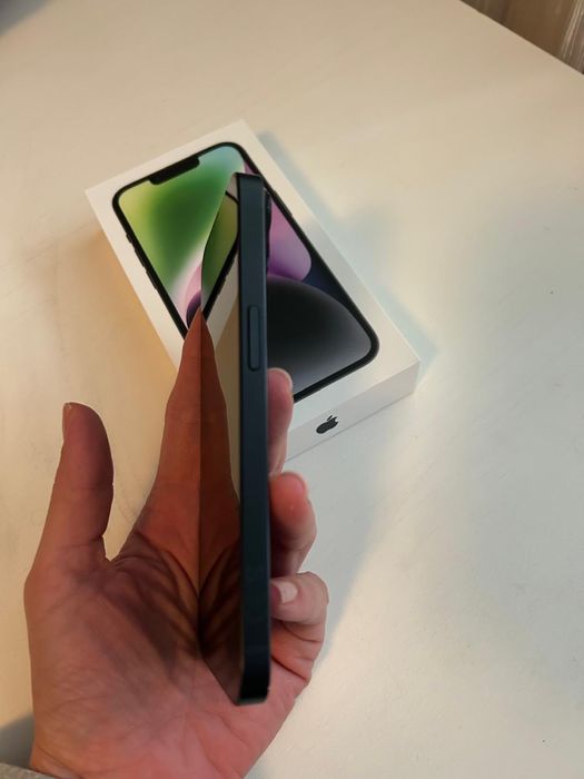 Vand iphone 14 2 bucati Rosu si Negru 128GB