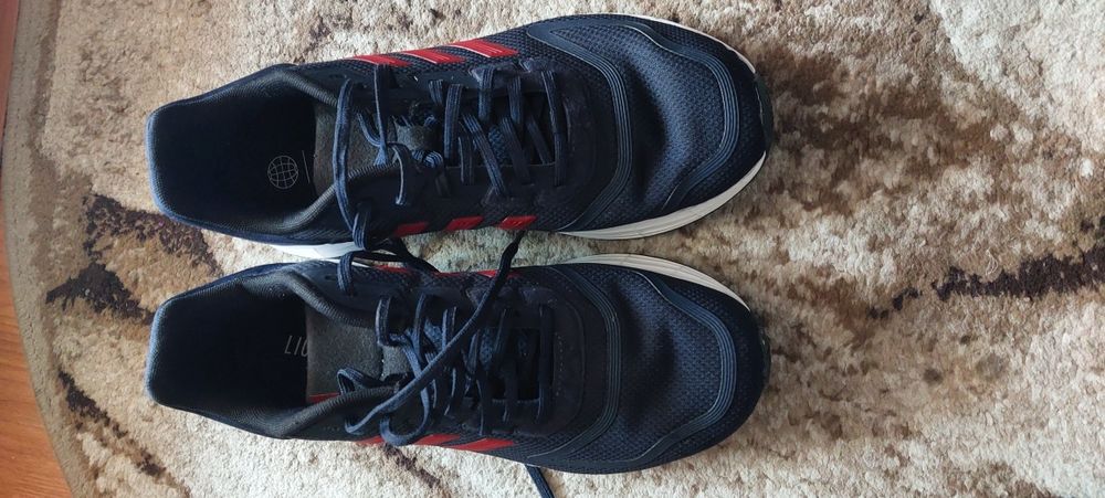 Vând adidas noi nr 41