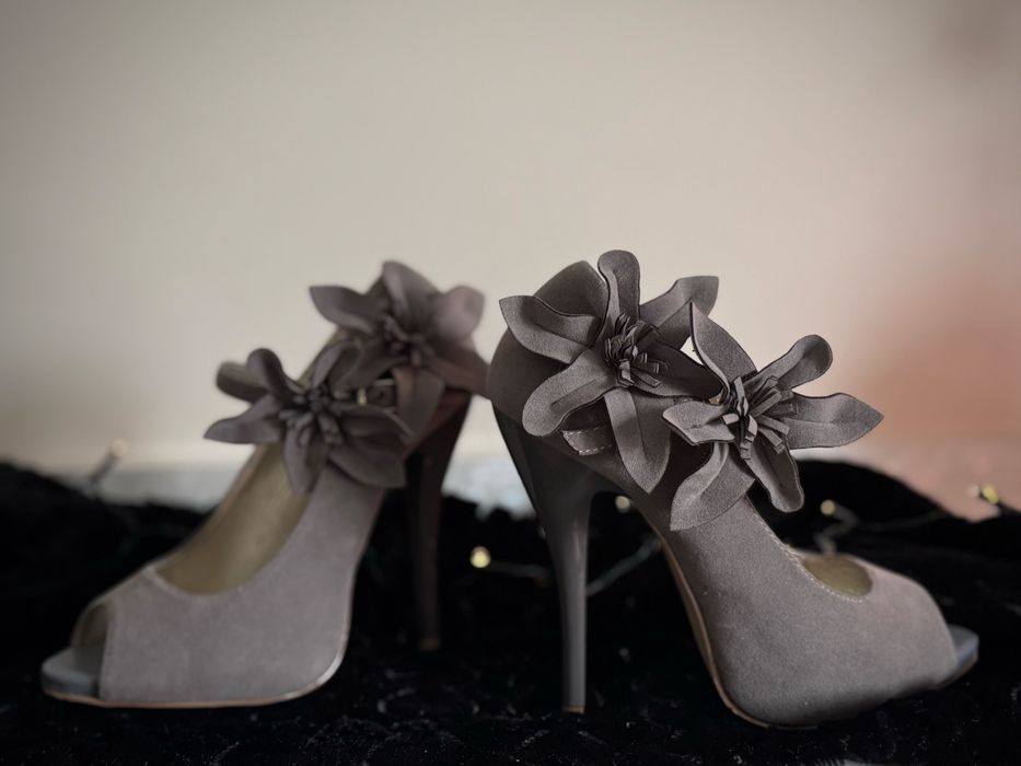 Обувки на висок ток