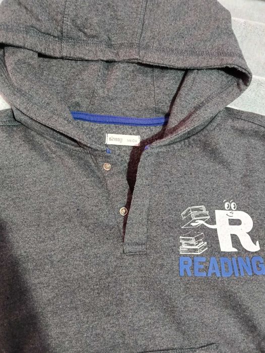 Подарявам детски суитшьрт и рькавици в отлично сьстояние