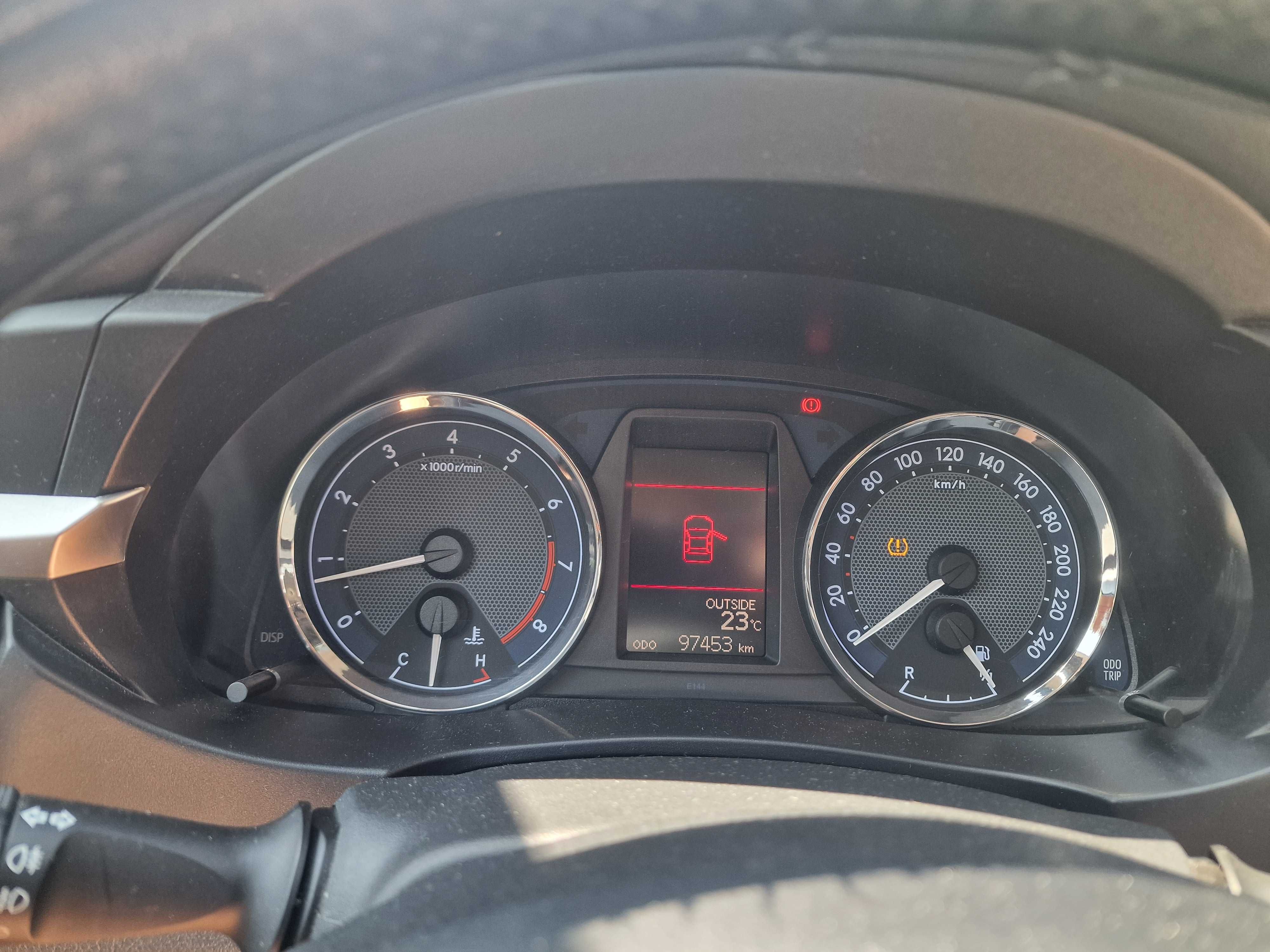 Тойота корола 1.6 / 132к.с. първа ръка цвят бяла перла , 97000 км