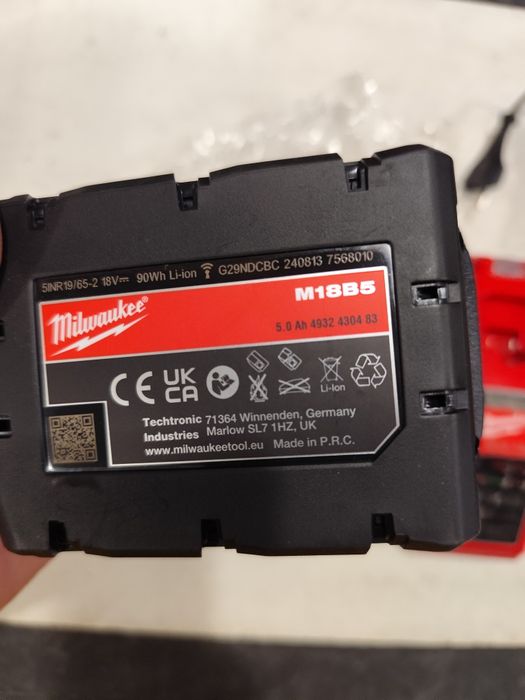 Милуоки батерии и зарядно устройство Milwaukee M18 B2 B5 M12-18C