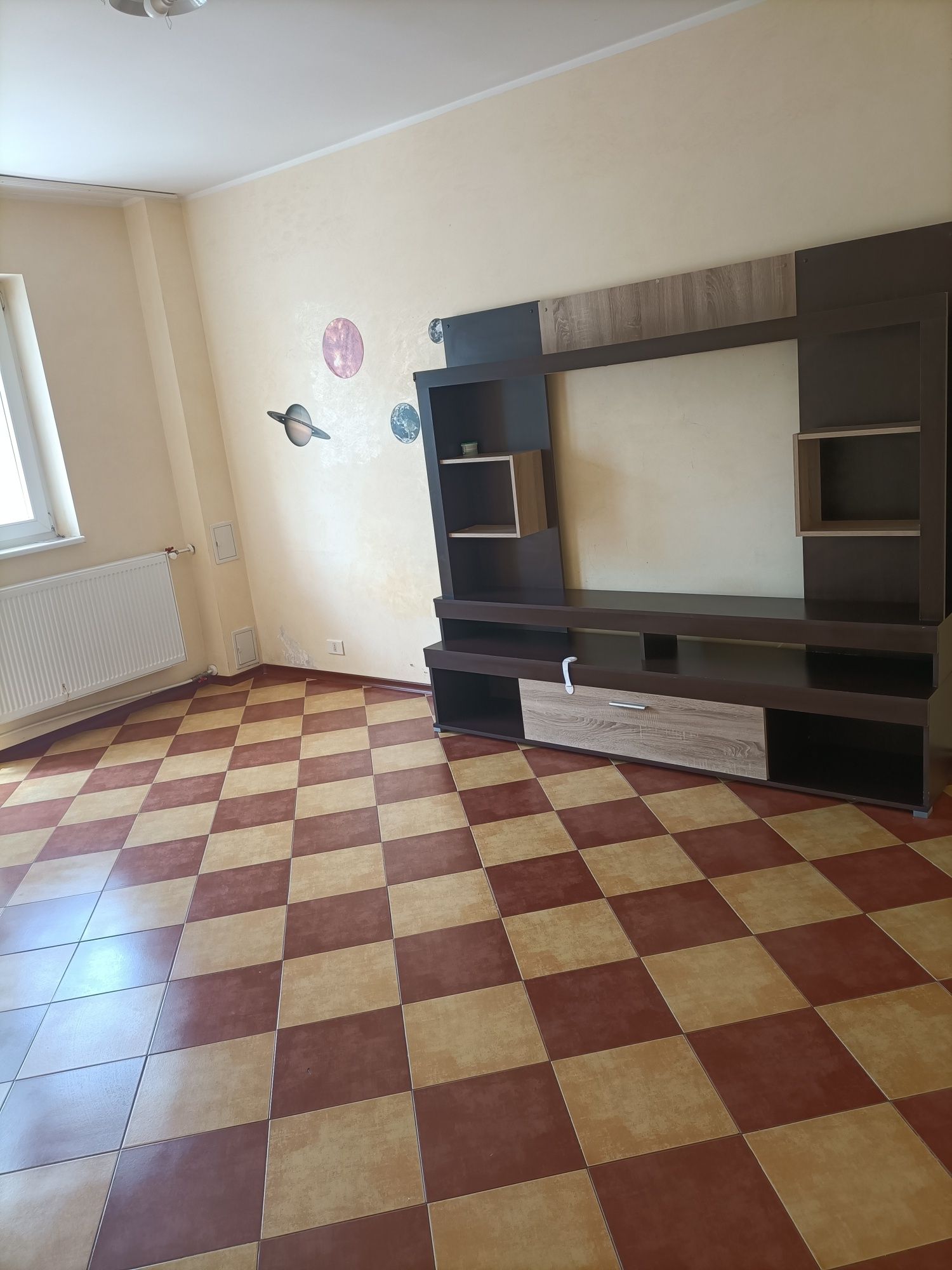 Închiriez apartament