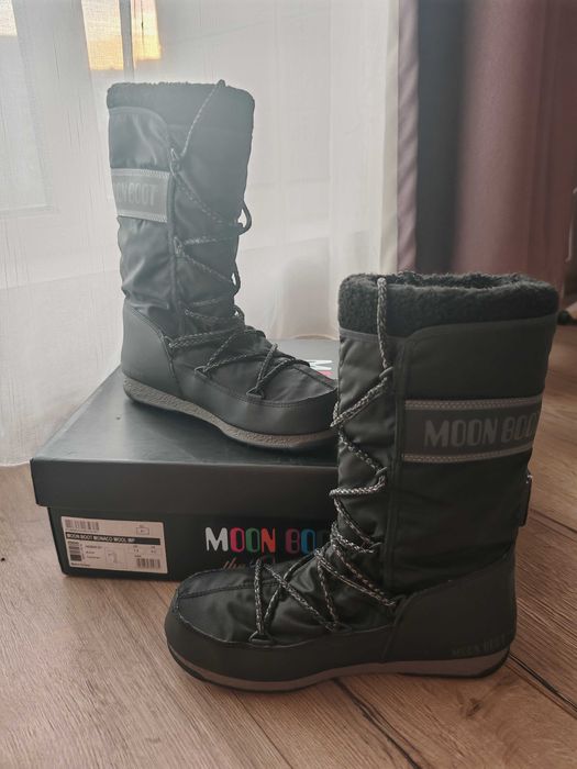 Черни апрески Moon boot