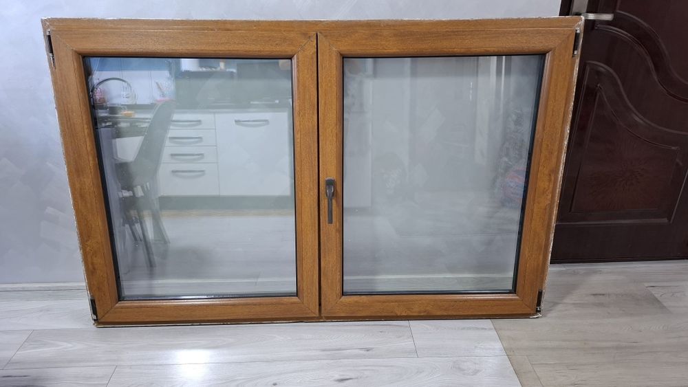 Vând 2 geamuri termopan și un balcon