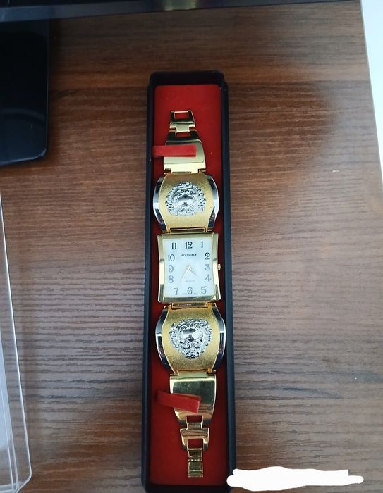 Женские наручные часы !