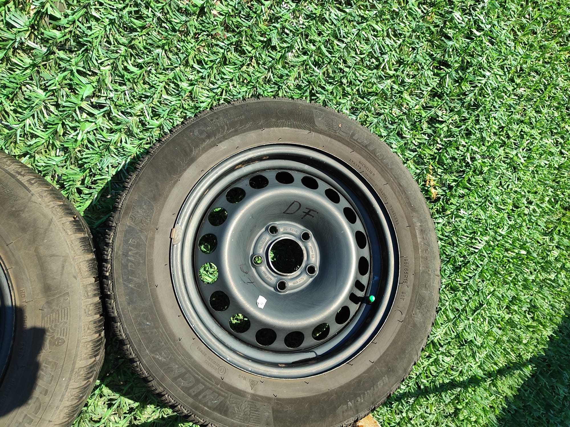Vand set 4 roti Opel Astra H - anvelope iarna cu jante tabla.