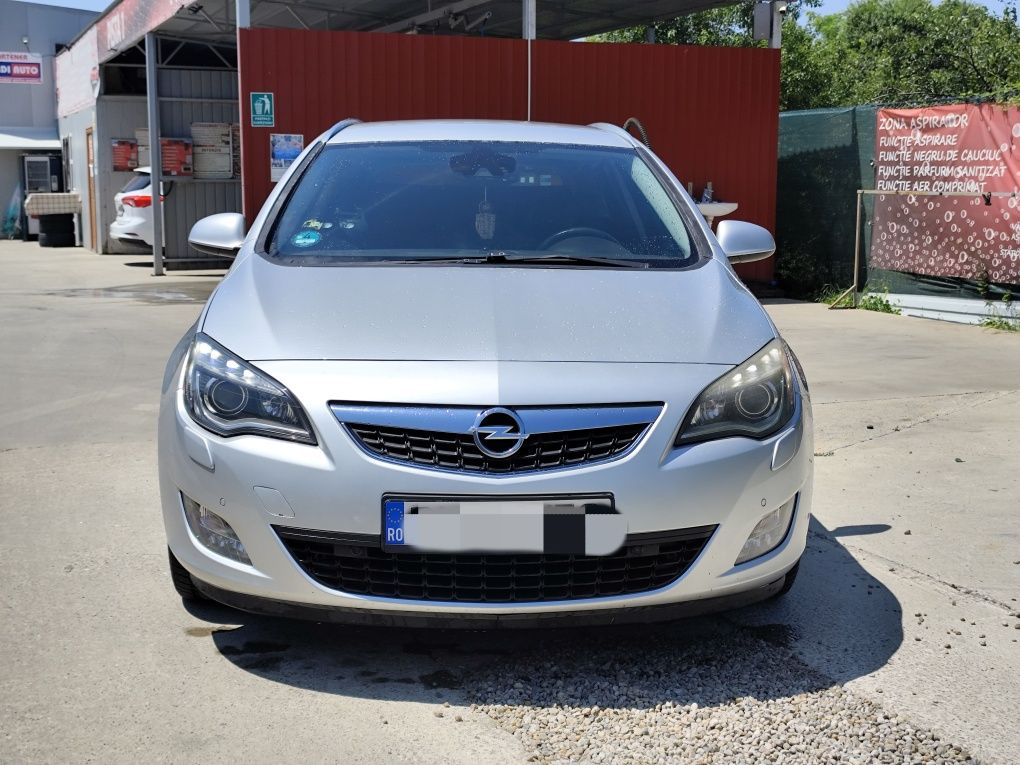 Opel Astra j 2 0 tdi 160 cp. Stare impecabila. Unic proprietar
