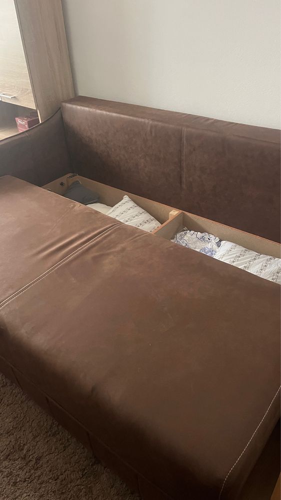 Canapea extensibila cu lada pentru depozitare