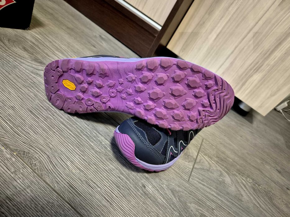 Дамски маратонки Adidas Terrex 38 номер, Brütting 39 номер, нови,