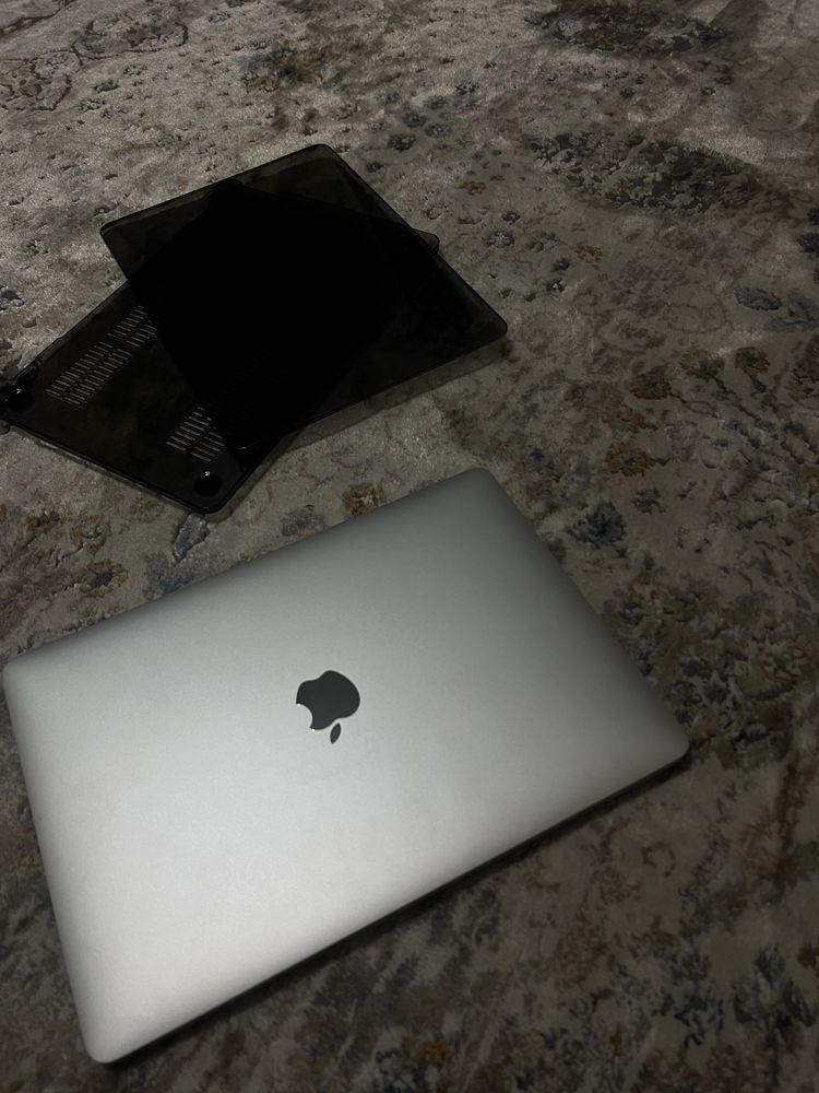 Macbook PRO 13 , m2 , 2022