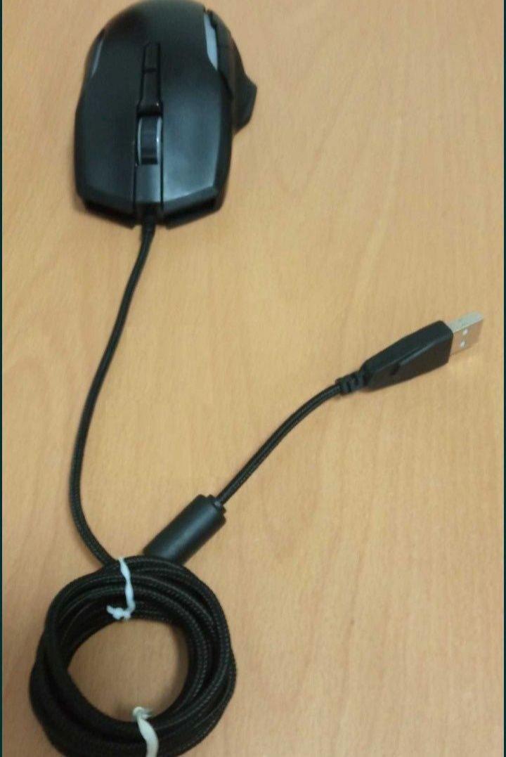 Vand Mouse Gaming Genesis Xenon 220  cu fir mufa USB si Iluminare