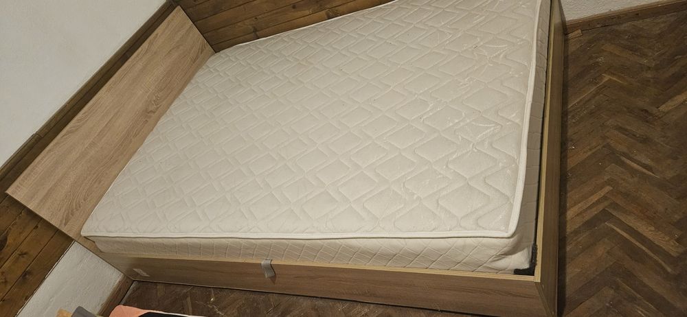 Спалня с матрака