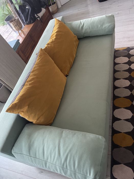 Canapea extensibila cu lada de depozitare