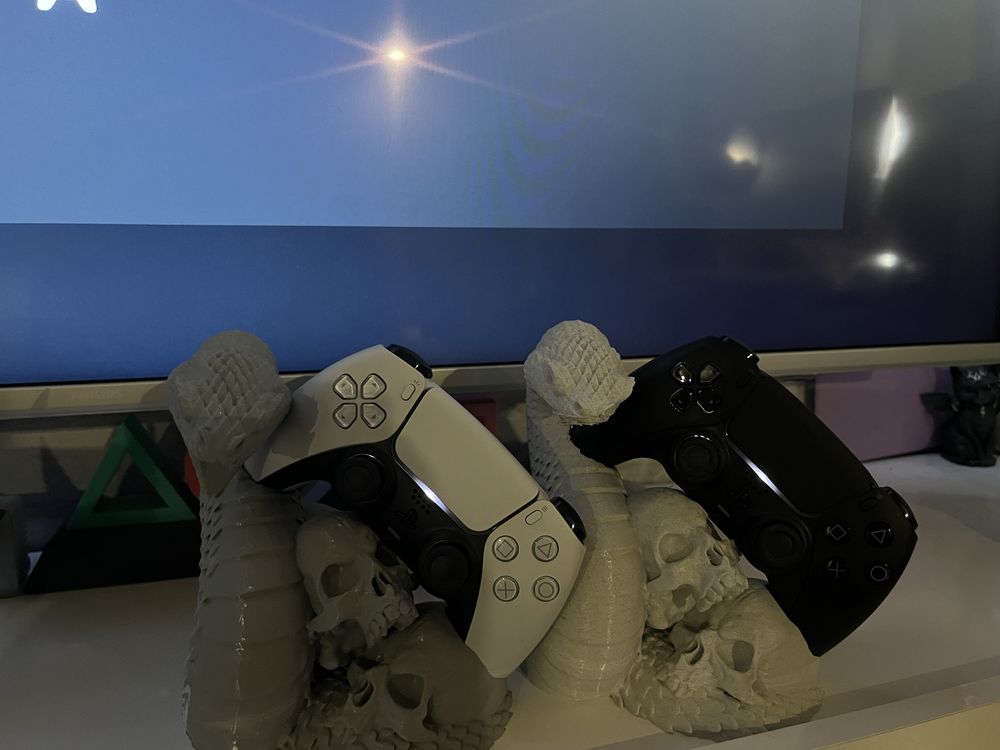 Playstation 5 Slim Disc Version в гаранция с 2 контролера!