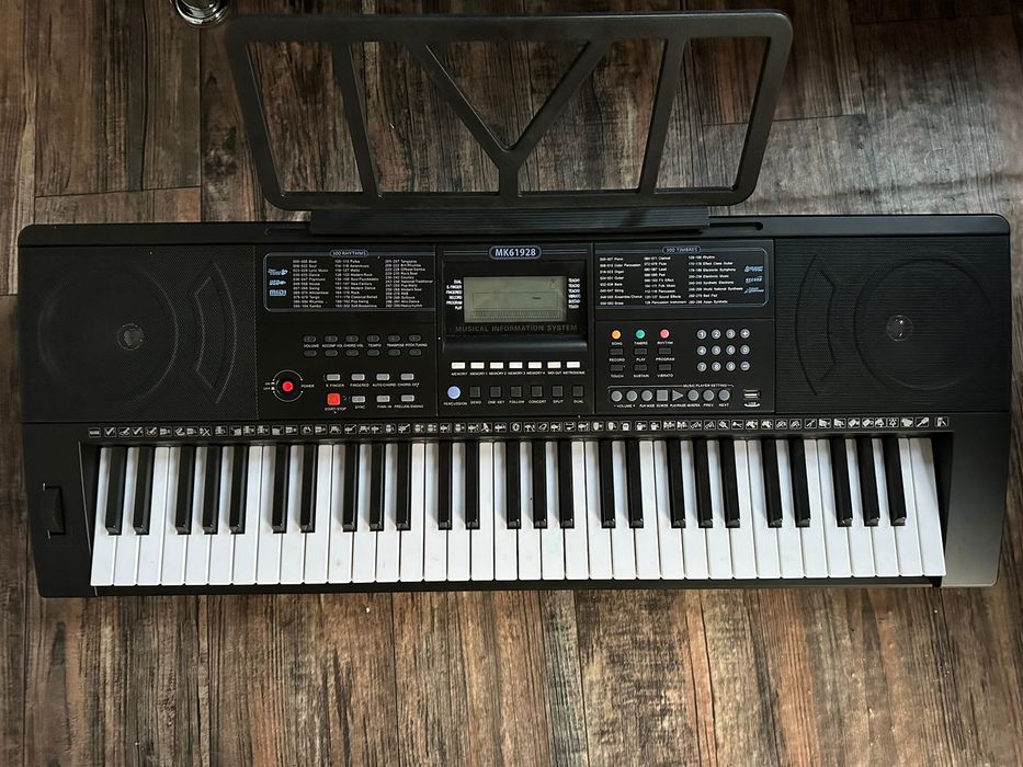 Продаю синтезатор