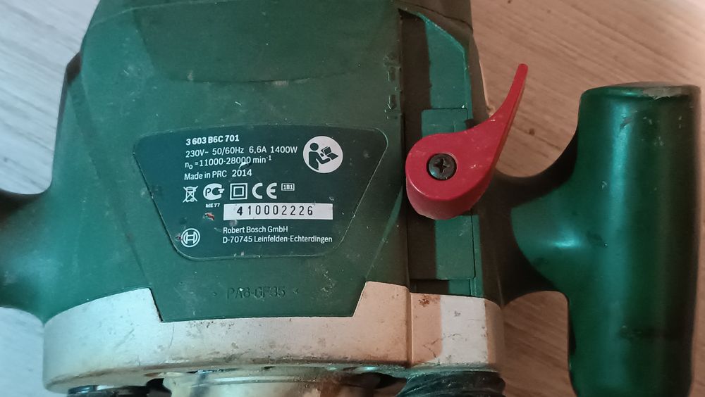 Оберфреза Bosch POF 1400 ACE