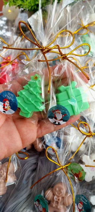 Бюджетни коледни подаръчета Изработени от ароматни сапунчета