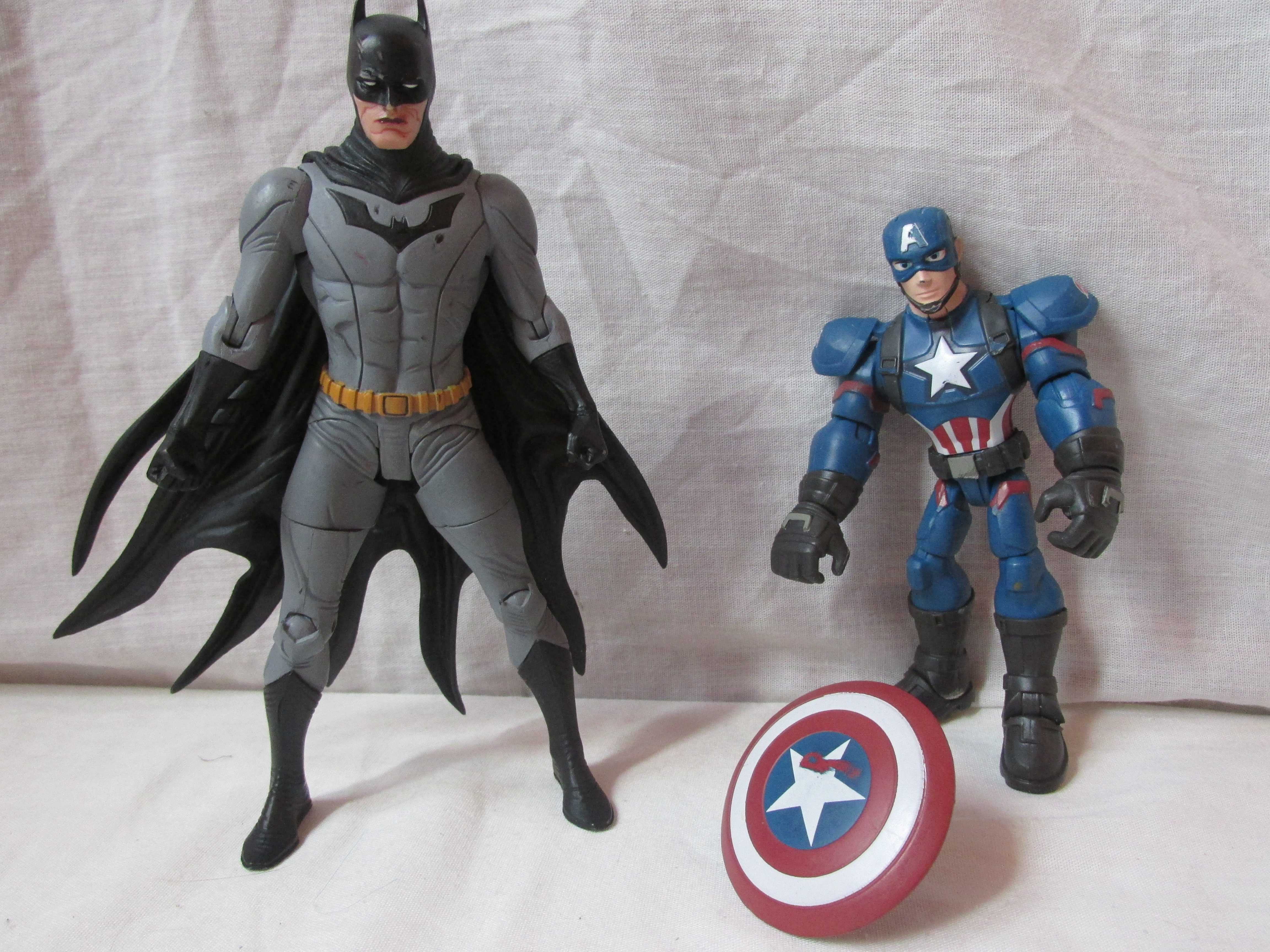 Set Supereroi Marvel Batman (20 cm) si Captain America (14 cm)