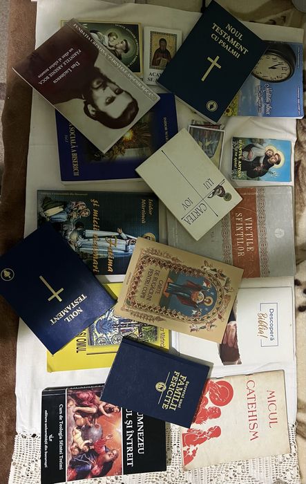 Lot cărți și iconițe religioase - 70 tot lotul