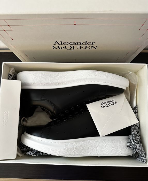 Alexander McQueen Black & White