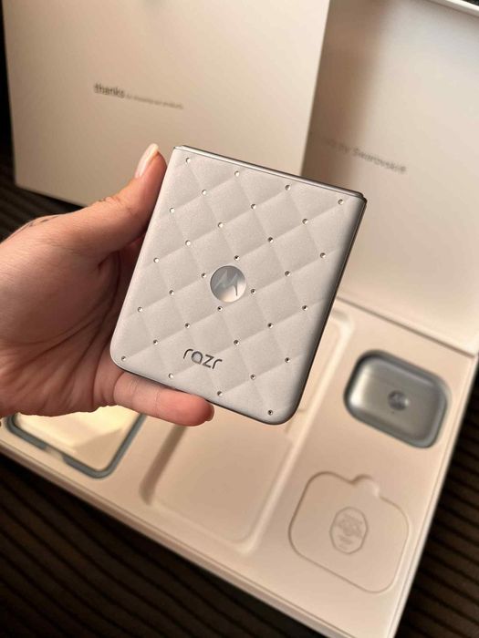 Motorola RAZR 60 Swarovski crystals collaboration