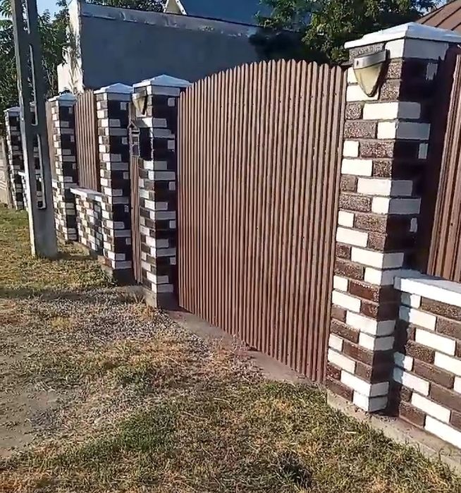 Vînd cărămidă, construiesc garduri (gard) din cărămidă aparentă