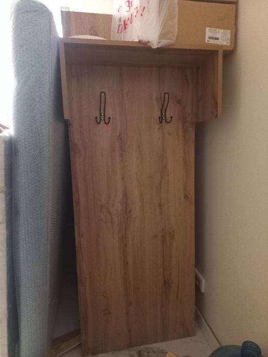 Продам тумбочку и прихожую