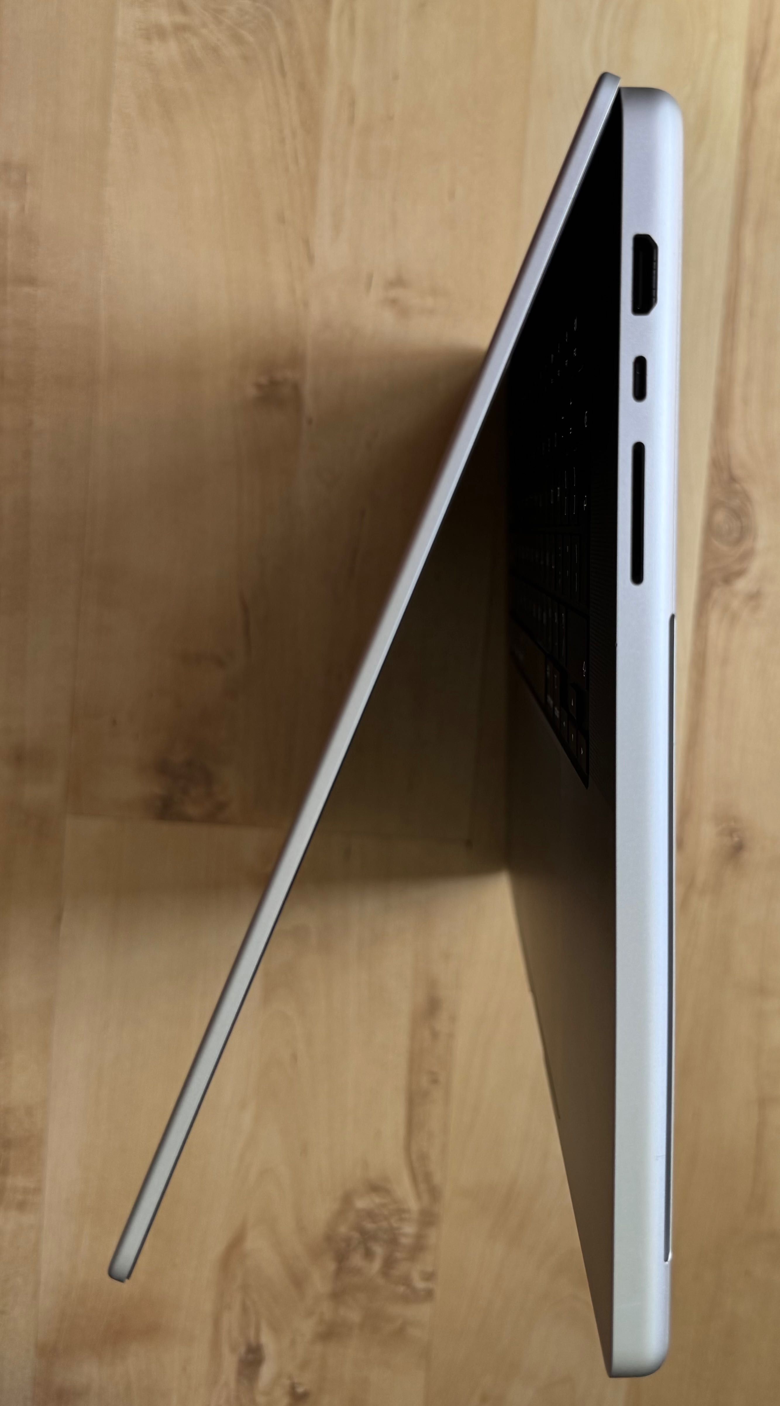 Apple MacBook Pro 16-inch M1 Year-2021 10-Core RAM-16GB SSD-512GB