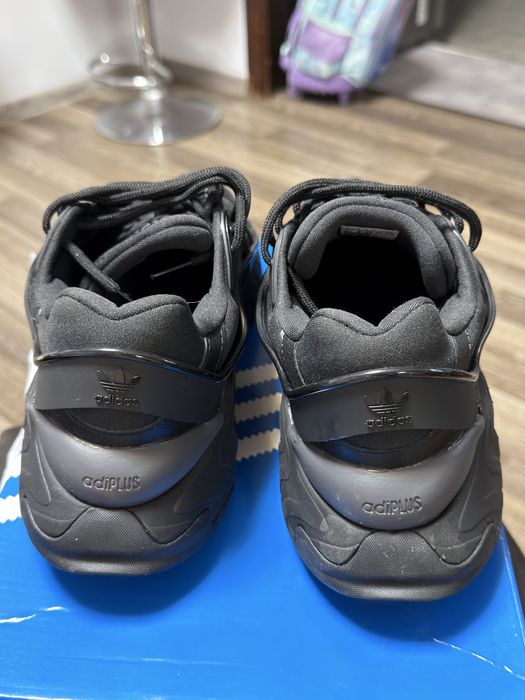 Adidas 42 (Чисто Нови )