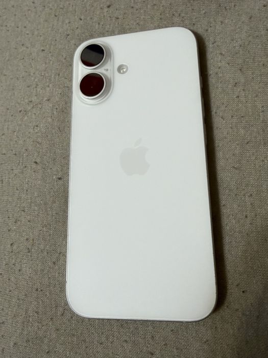 iPhone 16. 128 гб. Белый.