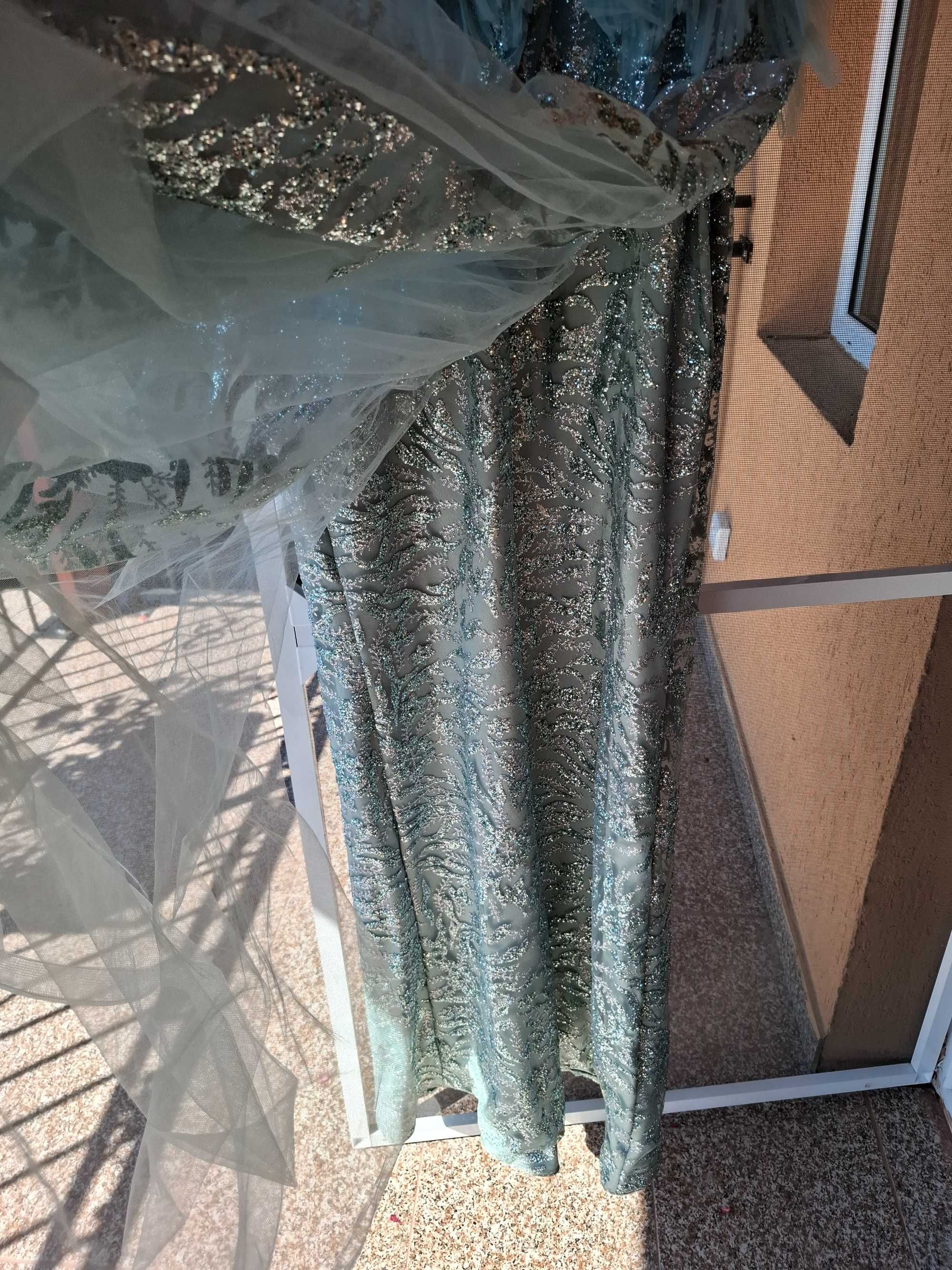 Rochie eleganta cu trena