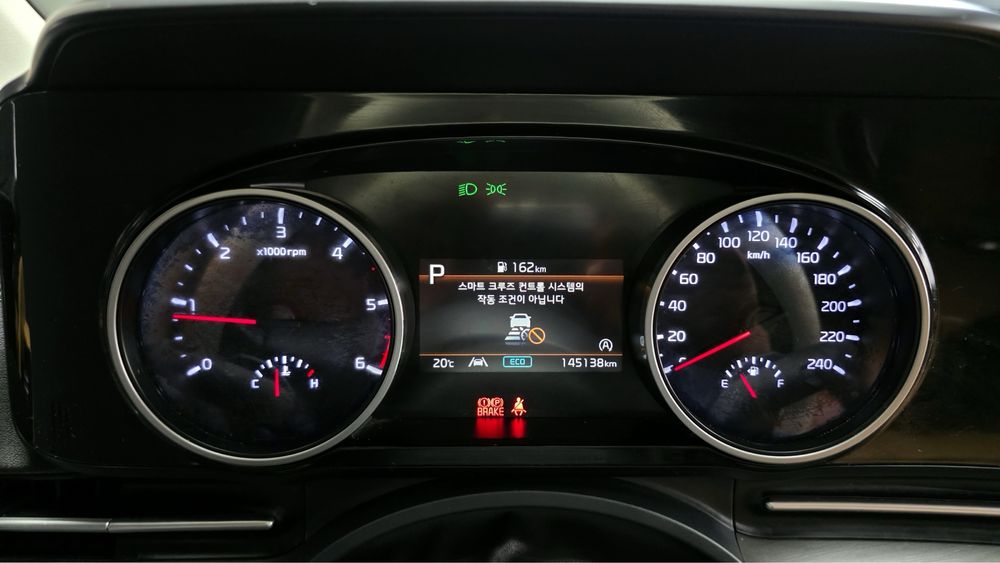 Автомобиль/Машина Kia Carnival 9-Seater Prestige
