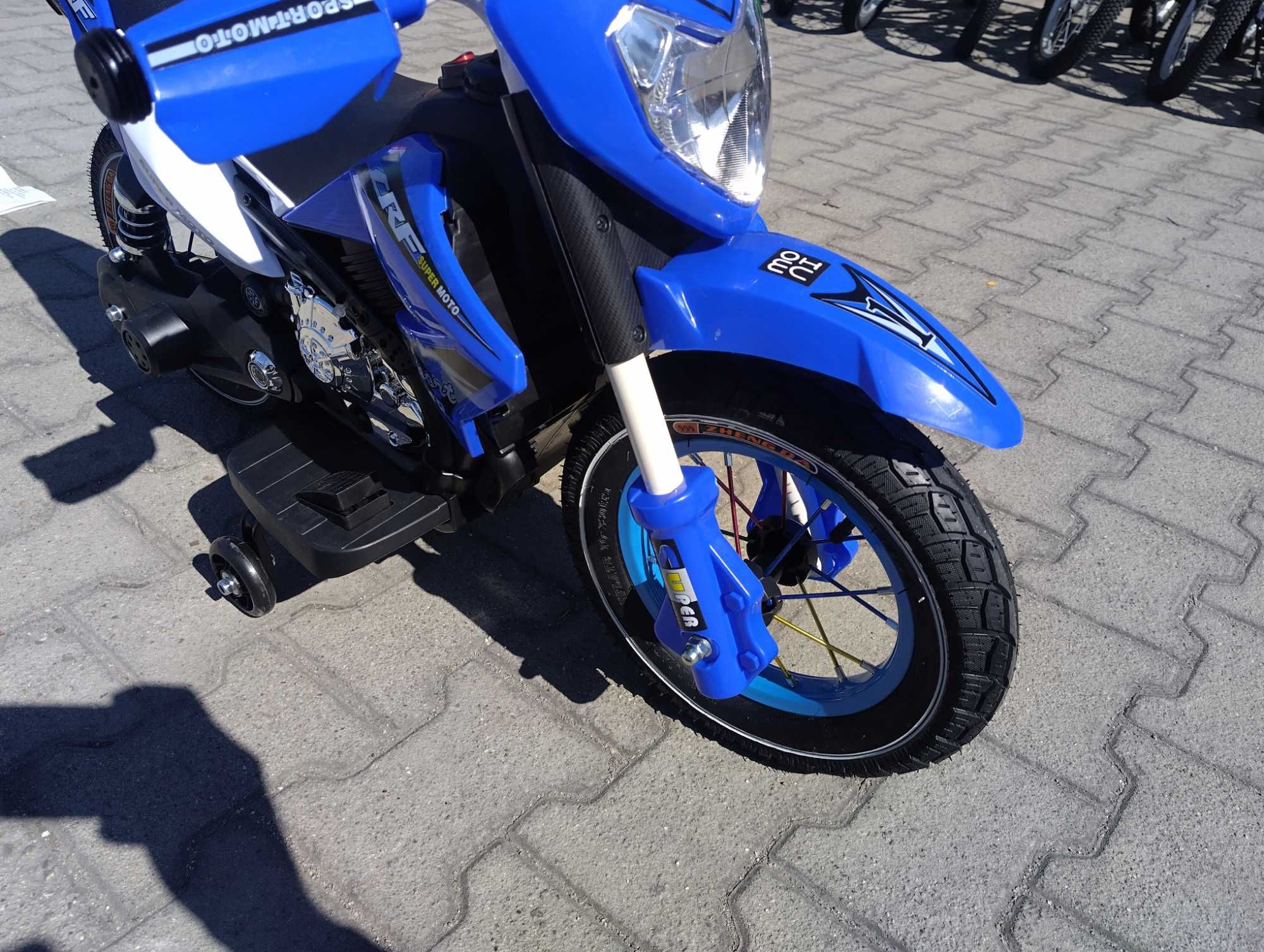 Акумулаторен мотор с помпещи гуми SUPER MOTO син