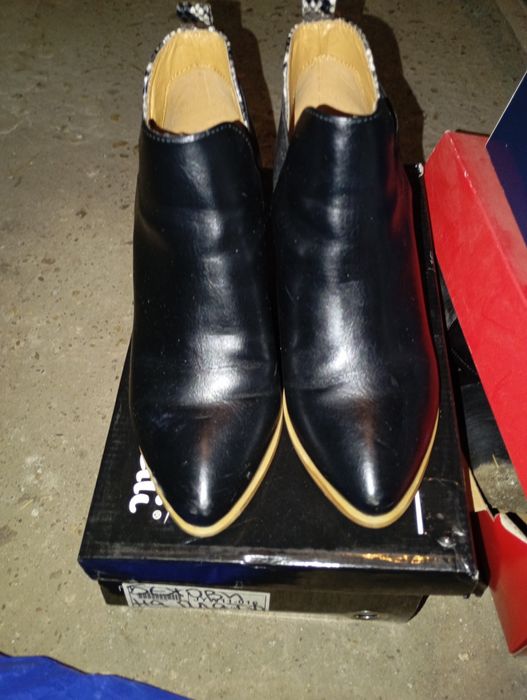 Боти нови и носени веднъж